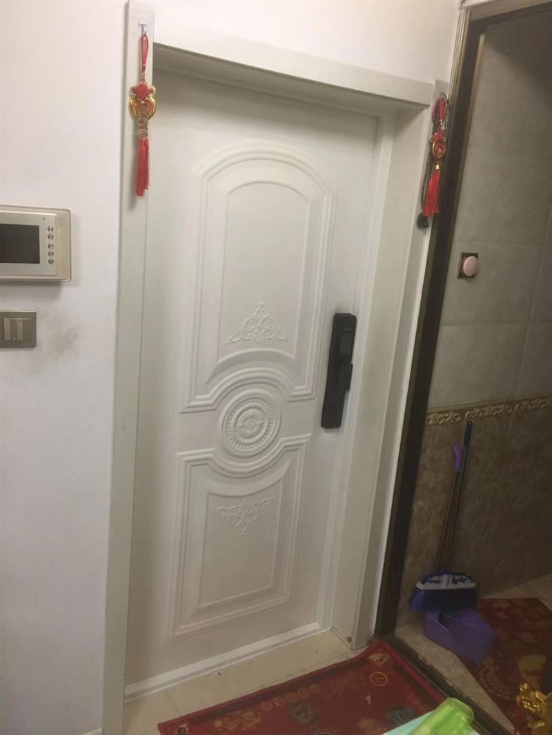 廠家定做紗窗，軟包防盜門，定做門窗，維修門窗，換玻璃換把手合頁密封條。