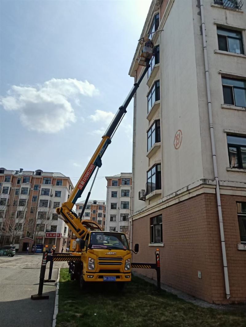出租高空作業(yè)車，和半截子貨車